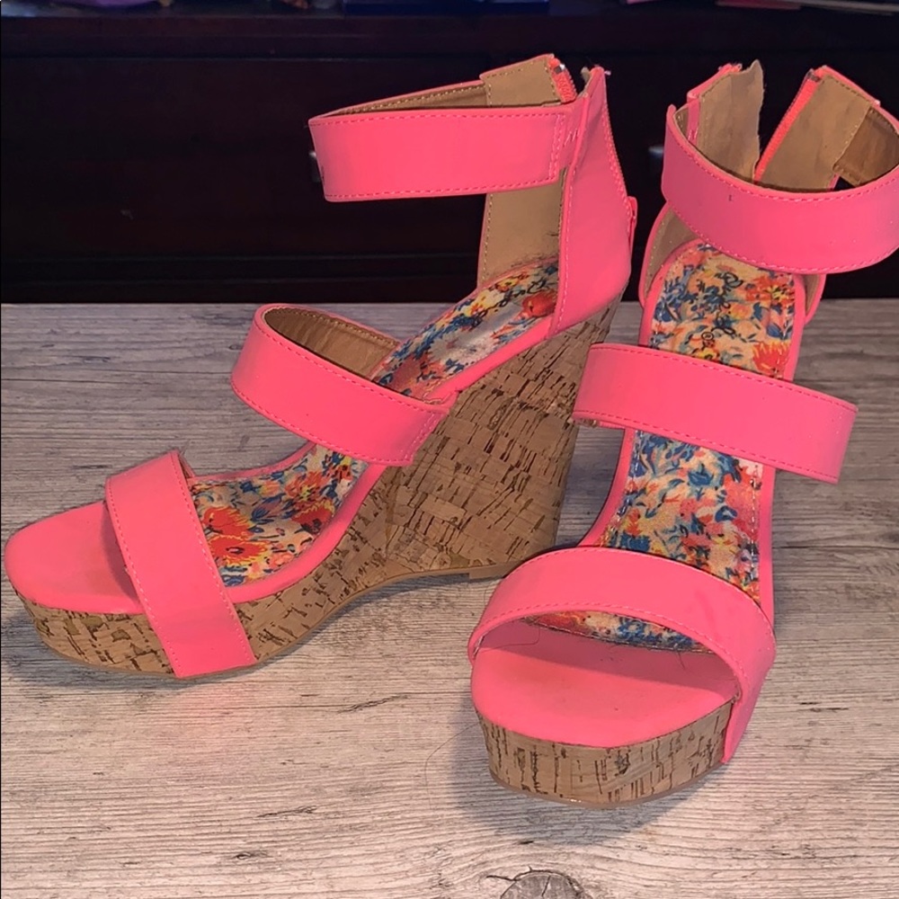 NWOT beautiful pink heels! - Picture 1 of 3